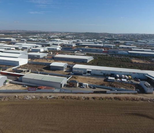 "רק 5 דקות מפתח תקווה": כך צמח אזור התעשיה הפיראטי הגדול בישראל