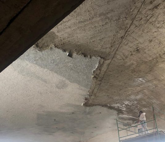 אחרי עשרות שנים: תקרת האסבסט בביהמ"ד של מדרשיית נועם בפרדס חנה הוסרה בהשקעה של 2 מיליון ש"ח