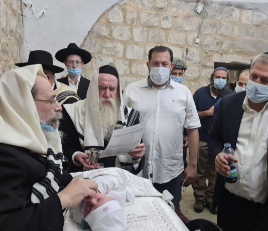 ברית יוסף: בפעם השניה מפרוץ הקורונה נערכה כניסה מצומצמת לקבר בשכם ברית מילה בקבר יוסף בשכם