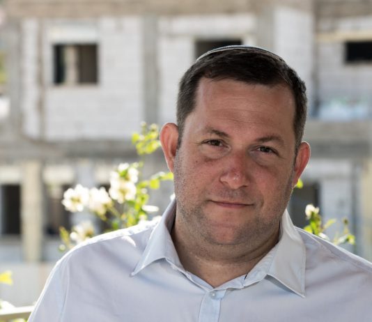 יוסי דגן: "בית הדין בהאג – פרודיה" יוסי דגן