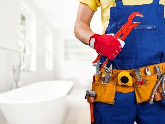 איך מוצאים אינסטלטור בחולון?