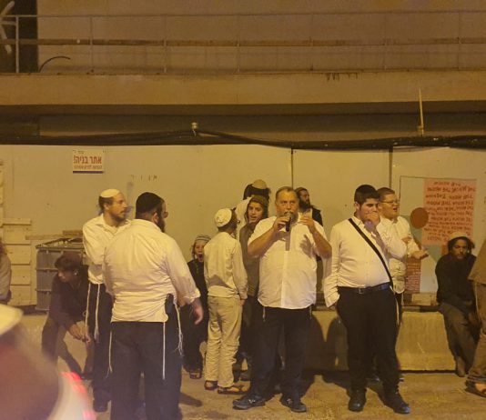 עשרות הפגינו מול בית המעצר: "לבטל את המעצר המנהלי"