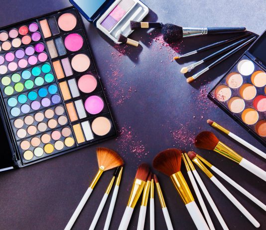 חוגגות את הצבעוניות והשוני בתעשיית האיפור