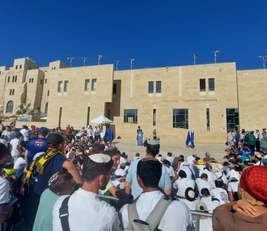 עולים לירושלים: חניכי תנועת 'עזרא' צעדו 45 ק"מ עזרא