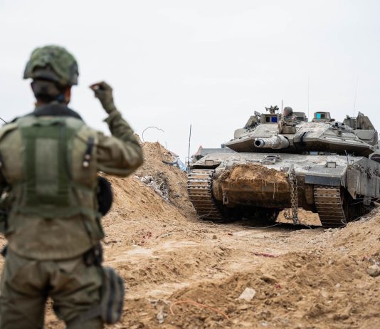 באוויר, בים וביבשה; זרוע הים וכוחות היבשה והאויר בלחימה משותפת בחמאס ברצועת עזה