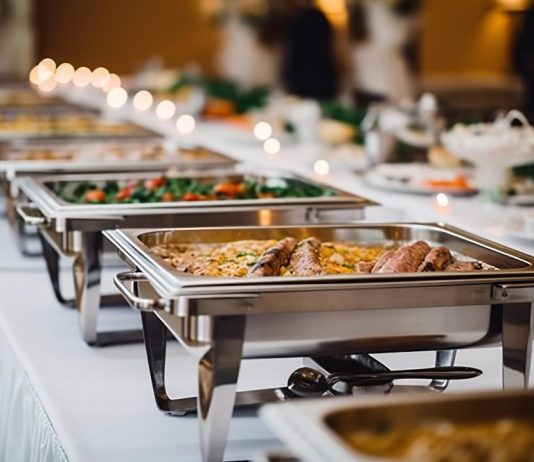 אוכל גורמה לכל אירוע: שירותי קייטרינג שיפתיעו את האורחים שלכם