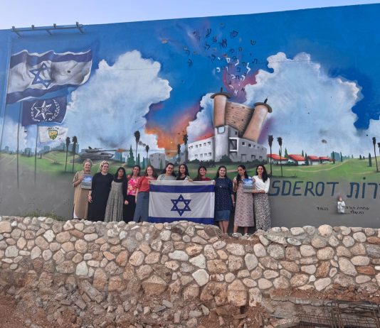 תלמידות האולפנה הנציחו את הנופלים בתחנת המשטרה בשדרות