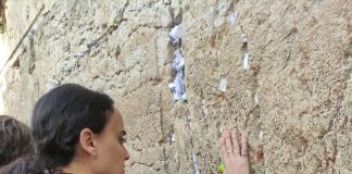 אמילי דמארי בכותל המערבי