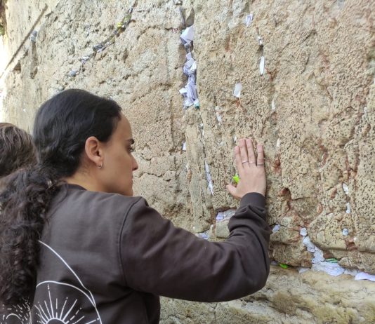 אמילי דמארי בכותל המערבי