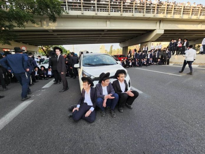 הפגנת הפלג הירושלמי חרדים צומת גבעת שמואל מחלף קורה קולה צילום מאושר לשימוש שמעון ברוך