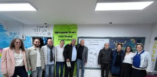 שמונה שנים לפיגוע בו נרצח הרב איתמר בן גל הי"ד: קביעת מזוזה בסניף "עזרא" שנבנה לזכרו