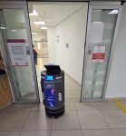 רובוט אוטונומי של deliverz.ai במסדרונות בית חולים שיבא