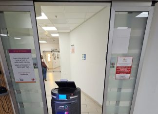 רובוט אוטונומי של deliverz.ai במסדרונות בית חולים שיבא