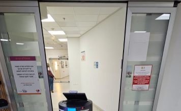 רובוט אוטונומי של deliverz.ai במסדרונות בית חולים שיבא