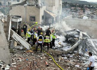 בהלה בזירות הנפילה: האם האיראנים משתמשים בנשק כימי? האזהרה החריגה של כוחות הביטחון זירת נפילת הטיל באיראני בבית שמש - מבצע שאגת הארי