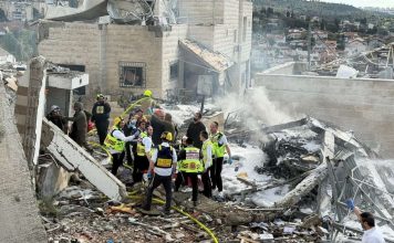 בהלה בזירות הנפילה: האם האיראנים משתמשים בנשק כימי? האזהרה החריגה של כוחות הביטחון זירת נפילת הטיל באיראני בבית שמש - מבצע שאגת הארי