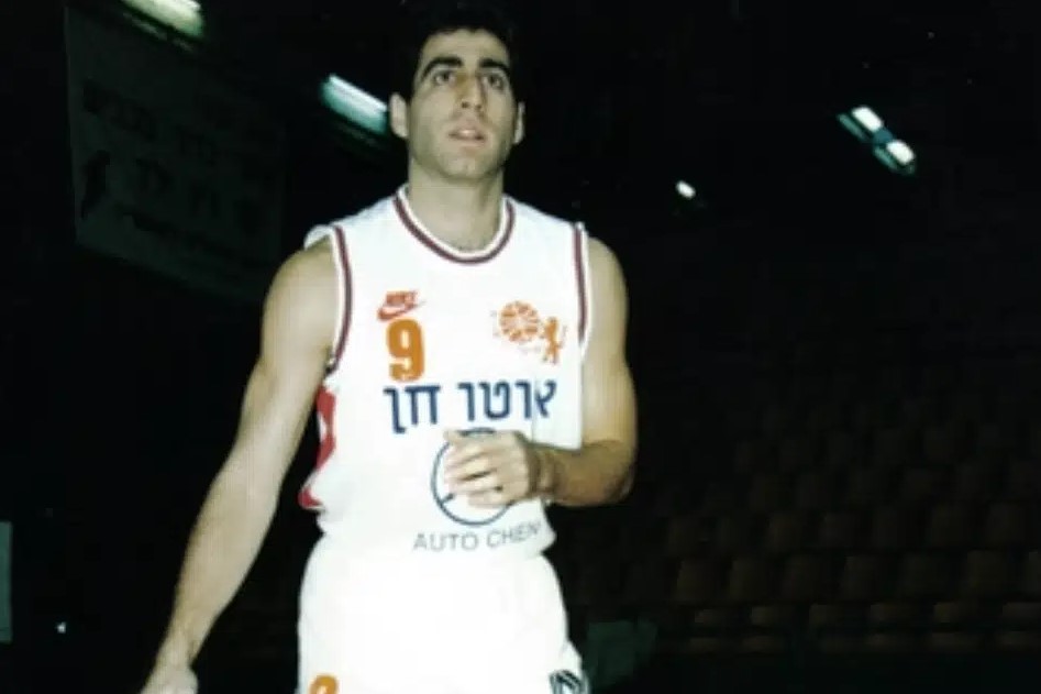 עדי גורדון במדי הפועל ירושלים
