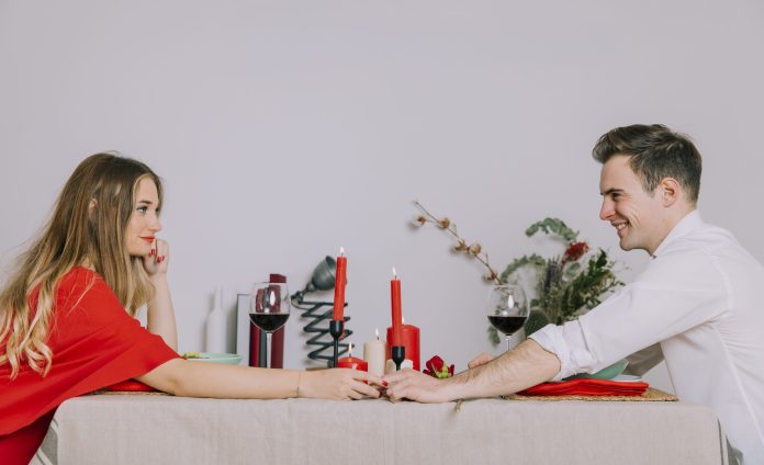 couple-enjoying-romantic-dinner