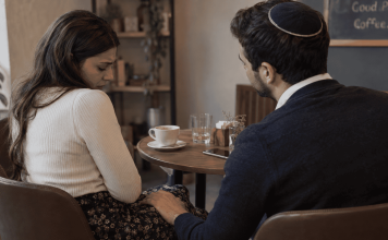 זוג דתי בדייט